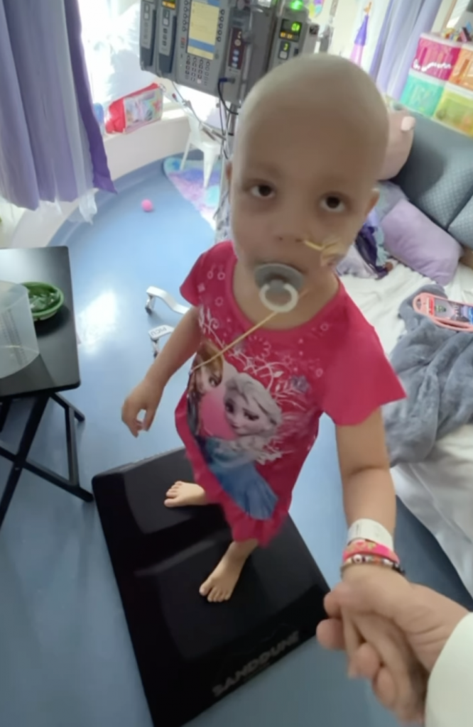 Gunnar Peterson Gives His Adorable Daughter Monroe a Mini Training Session(02)